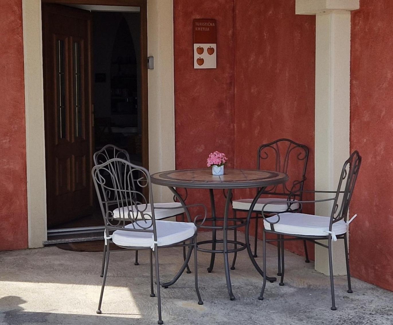 Wine & Apartment Vinales Копер Екстериор снимка